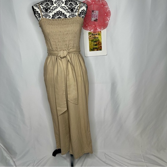 House of Harlow 1960 Smocked Top, Cropped Jumpsuit with Tie Sand Size Medium - Picture 4 of 13